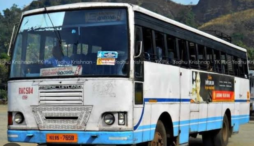 പ്രിയദർശിനി സൗജന്യയാത്രയുടെ  ചെങ്ങന്നൂരിലെ ആദ്യബസിന് സ്വീകരണം